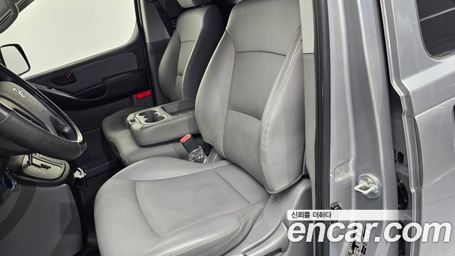 Hyundai Starex 2017 — photo 31