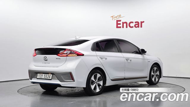 Hyundai Ioniq 2017 — photo 2