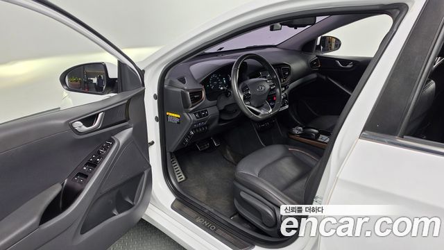 Hyundai Ioniq 2017 — photo 11