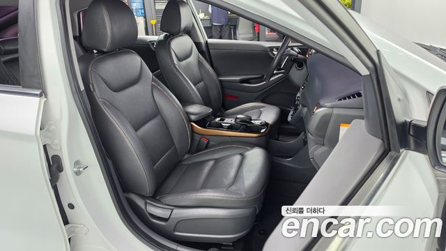 Hyundai Ioniq 2017 — photo 12
