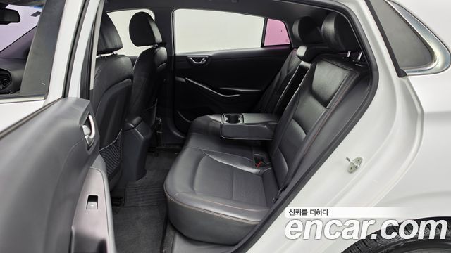 Hyundai Ioniq 2017 — photo 13