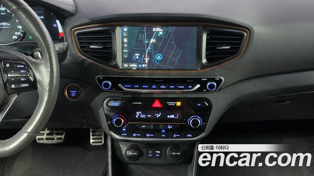 Hyundai Ioniq 2017 — photo 16