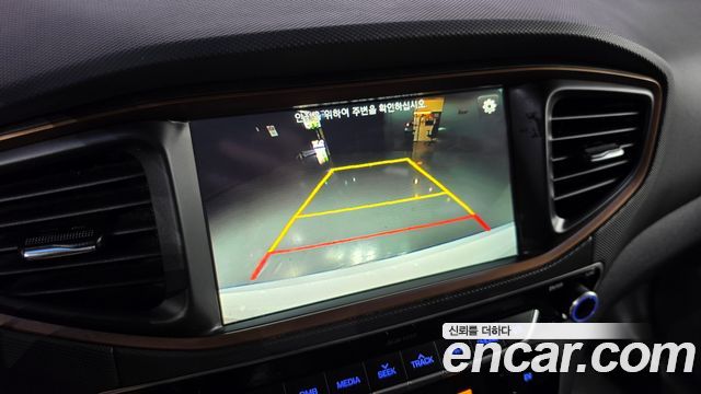 Hyundai Ioniq 2017 — photo 17