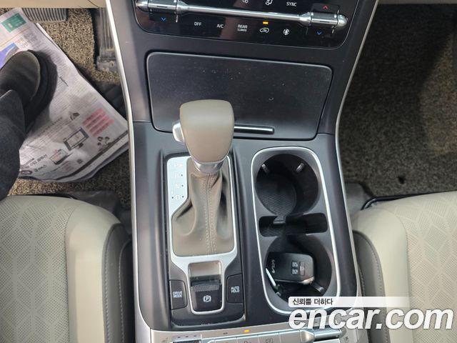 Kia Canival 2023 — photo 11
