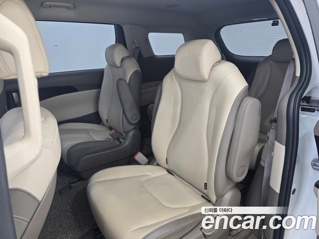 Kia Canival 2023 — photo 17