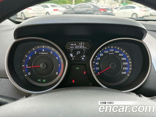 Hyundai AVANTE 2012 — photo 8