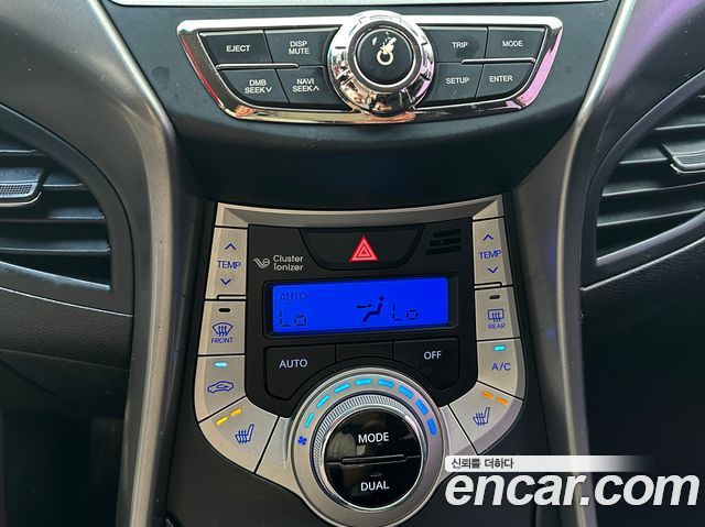 Hyundai AVANTE 2012 — photo 13