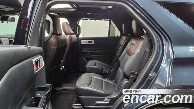 Ford Explorer 2022 — photo 17