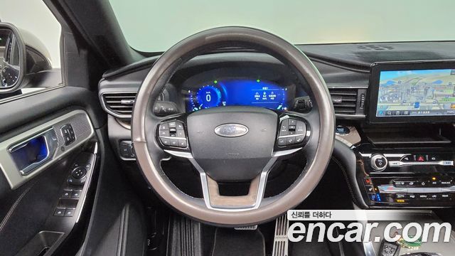 Ford Explorer 2022 — photo 18