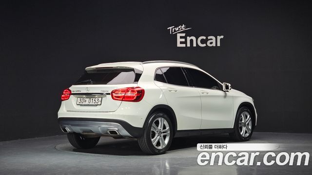 Mercedes-Benz GLA-Class 2017 — photo 2