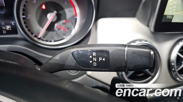 Mercedes-Benz GLA-Class 2017 — photo 9