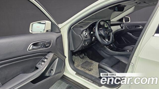 Mercedes-Benz GLA-Class 2017 — photo 10