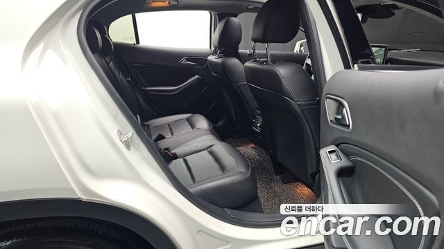 Mercedes-Benz GLA-Class 2017 — photo 11