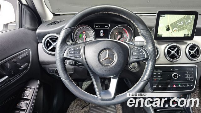 Mercedes-Benz GLA-Class 2017 — photo 13