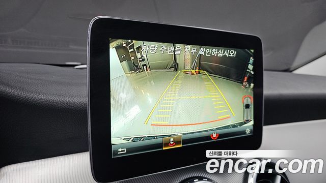 Mercedes-Benz GLA-Class 2017 — photo 14