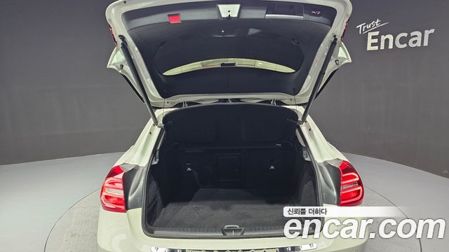 Mercedes-Benz GLA-Class 2017 — photo 18