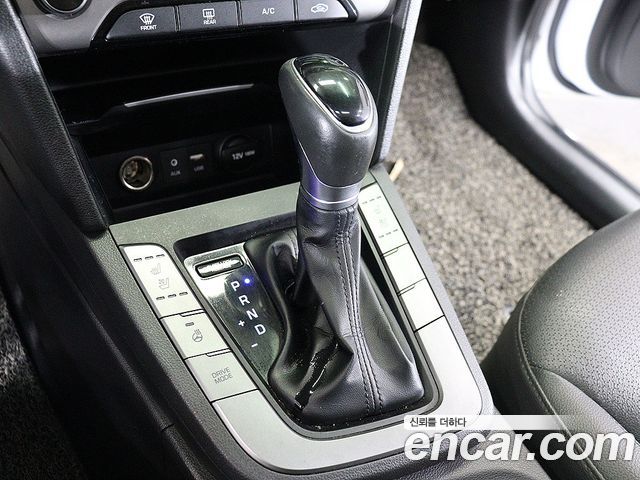 Hyundai AVANTE 2018 — photo 9
