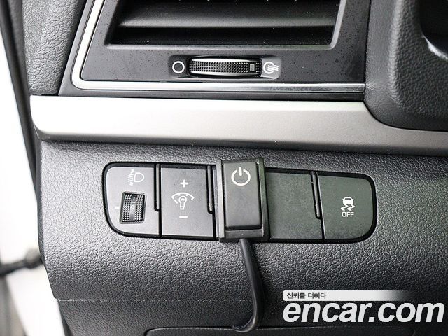 Hyundai AVANTE 2018 — photo 11