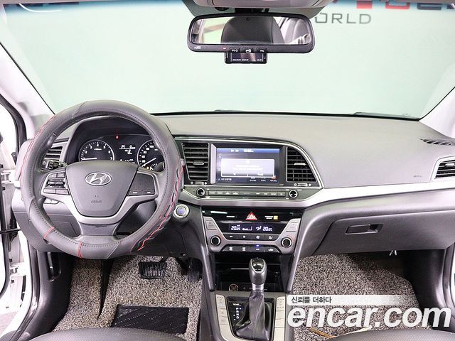 Hyundai AVANTE 2018 — photo 14
