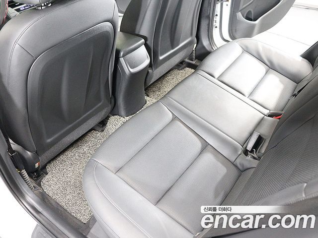 Hyundai AVANTE 2018 — photo 16