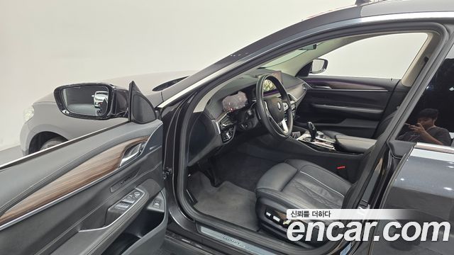 BMW Gran Turismo 2023 — photo 13