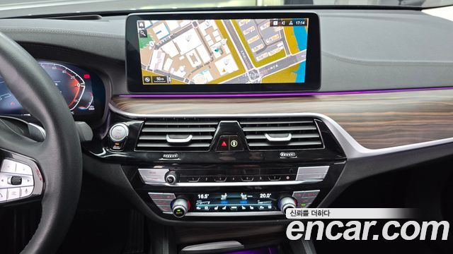 BMW Gran Turismo 2023 — photo 18