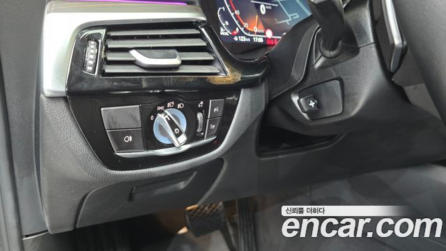 BMW Gran Turismo 2023 — photo 28