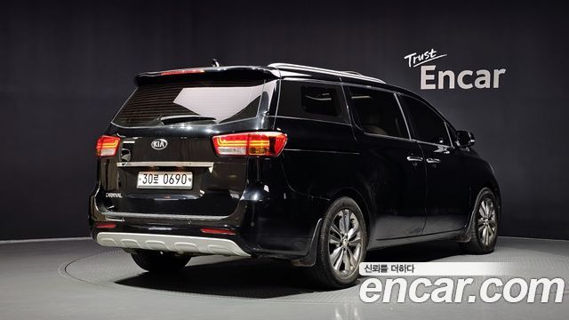 Kia Canival 2017 — photo 2
