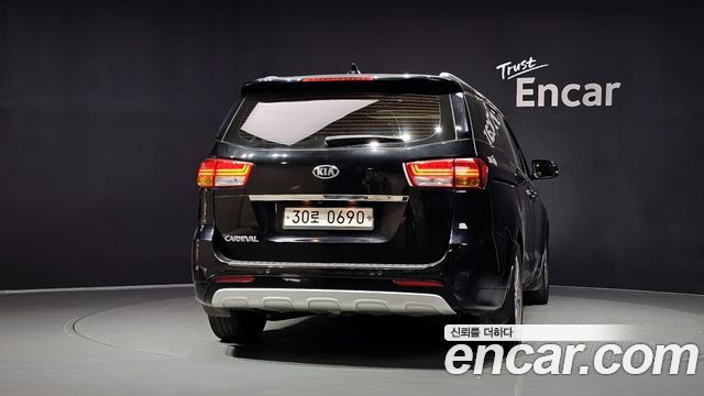 Kia Canival 2017 — photo 4