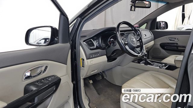 Kia Canival 2017 — photo 10