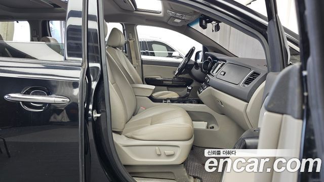 Kia Canival 2017 — photo 11
