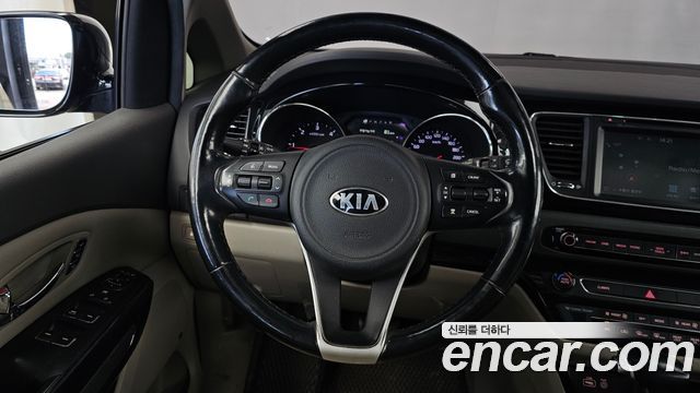 Kia Canival 2017 — photo 13