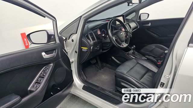 Kia K3 2013 — photo 10