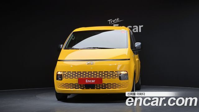 Hyundai Staria 2023 — photo 3