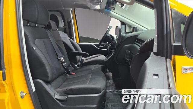 Hyundai Staria 2023 — photo 16