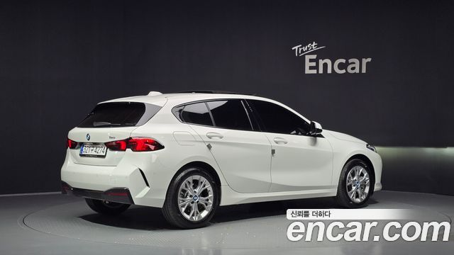 BMW 1-Series 2025 — photo 2
