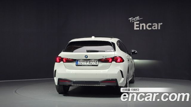 BMW 1-Series 2025 — photo 4