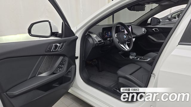 BMW 1-Series 2025 — photo 13