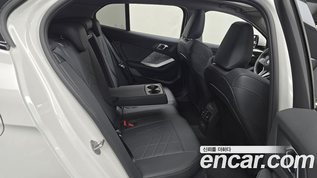 BMW 1-Series 2025 — photo 17