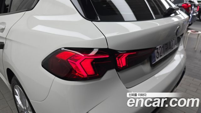 BMW 1-Series 2025 — photo 9