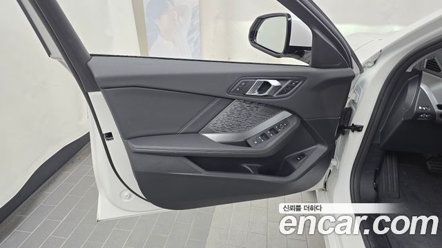 BMW 1-Series 2025 — photo 14