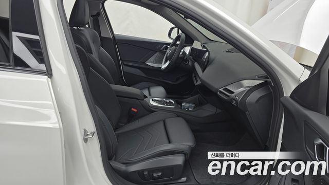 BMW 1-Series 2025 — photo 16