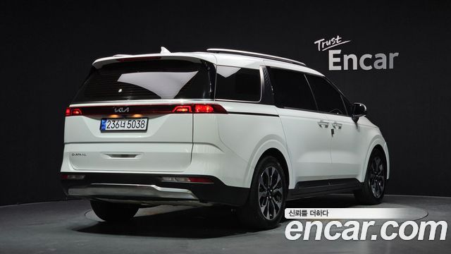 Kia Canival 2023 — photo 2