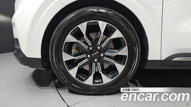 Kia Canival 2023 — photo 5