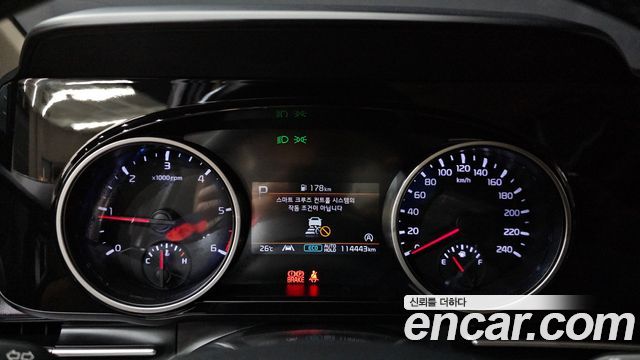 Kia Canival 2023 — photo 8