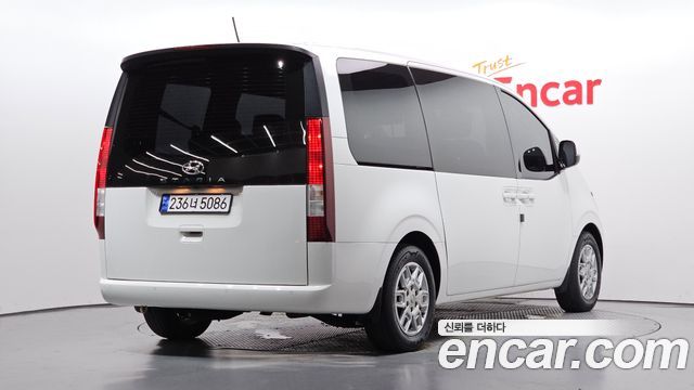 Hyundai Staria 2022 — photo 2