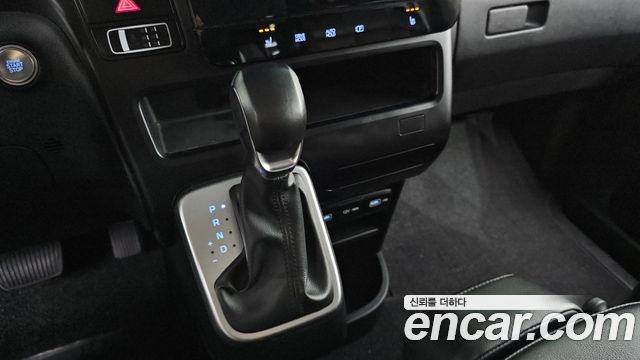 Hyundai Staria 2022 — photo 9
