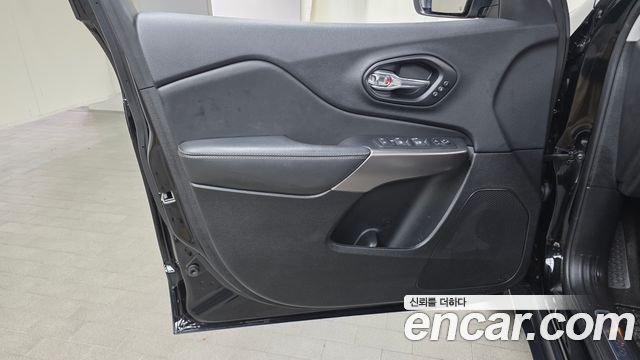 Jeep Cherokee 2021 — photo 14