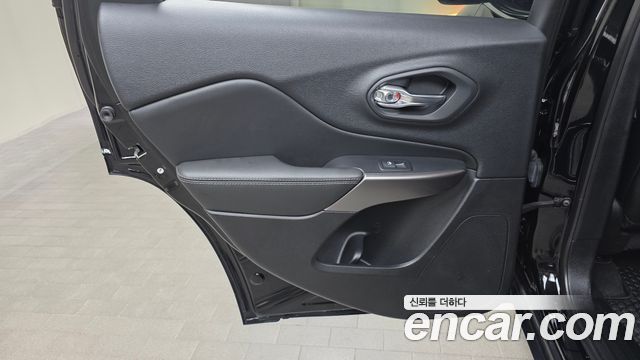 Jeep Cherokee 2021 — photo 15