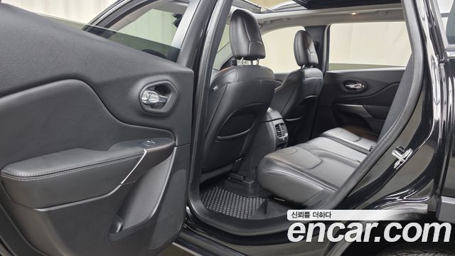 Jeep Cherokee 2021 — photo 31